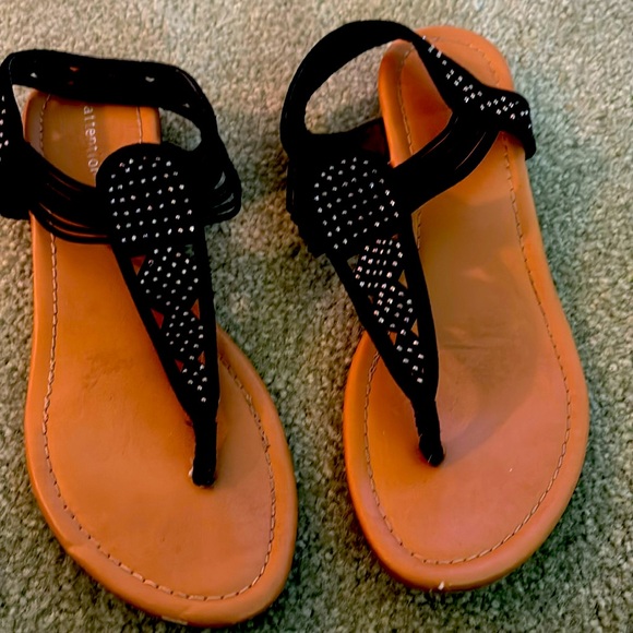 attention Shoes - Black sandals